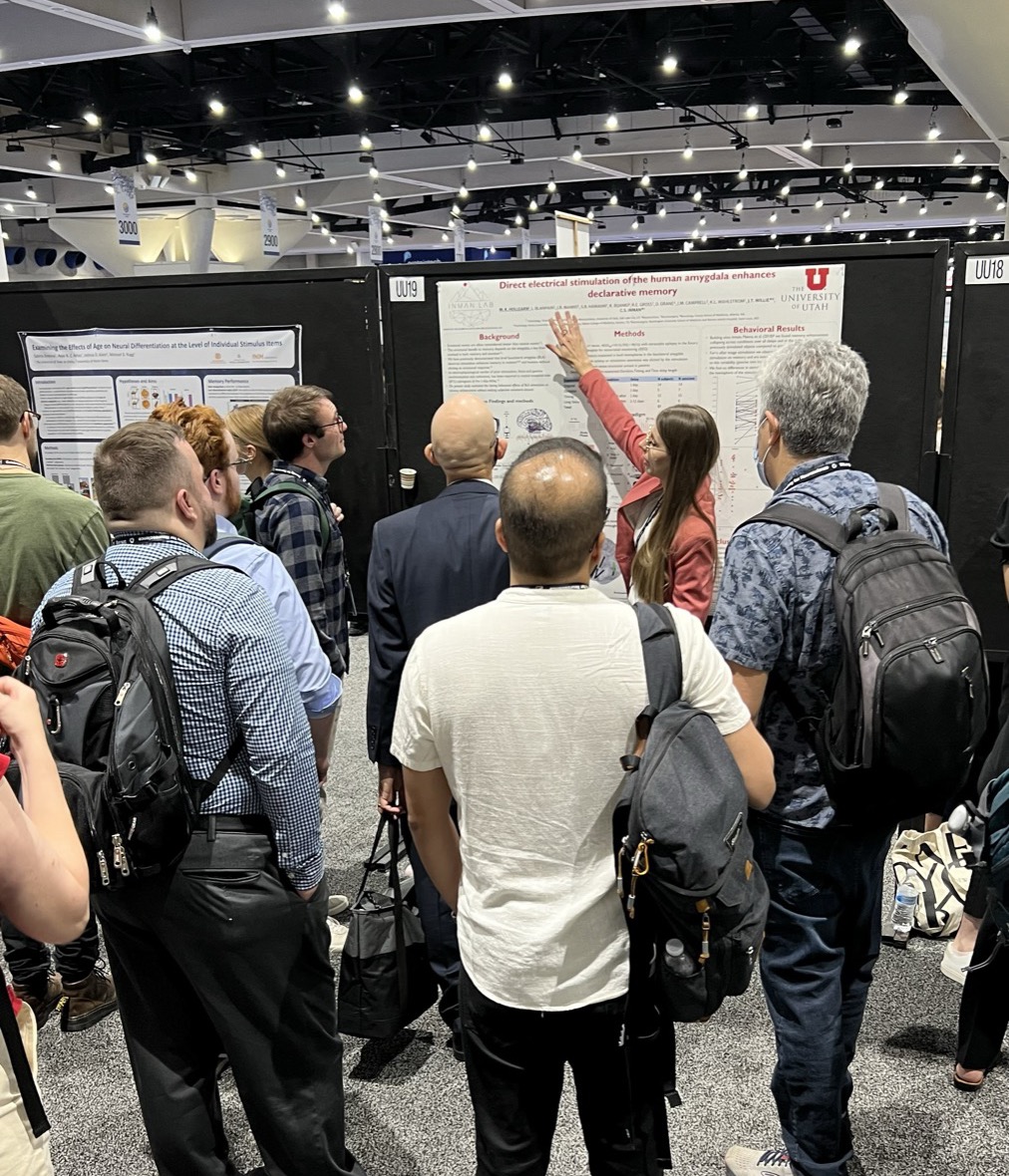 Martina Hollearn presenting research at the Society for Neuroscience conference