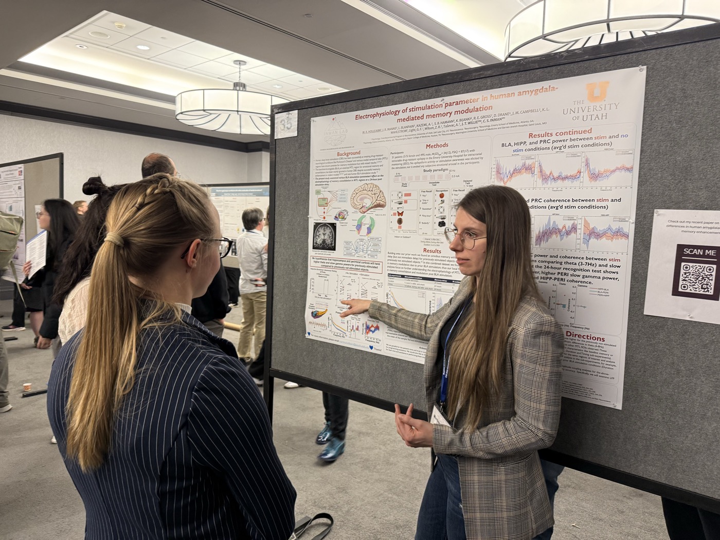 Martina Hollearn presenting her doctoral electrophysiology poster at the Cognitive Neuroscience Society meeting